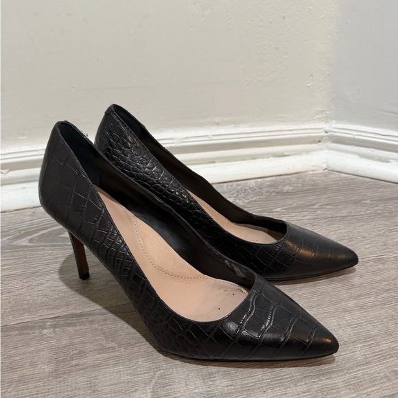 Banana Republic Black Croc Pattern Women's Heels - Size 8 US - Picture 6 of 9